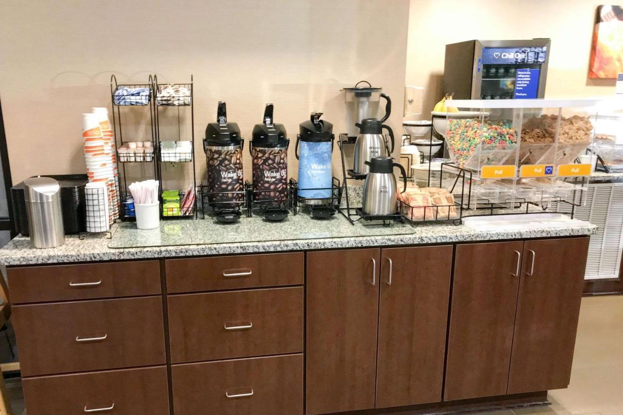 Giles Hotel Inn And Suites Pulaski エクステリア 写真