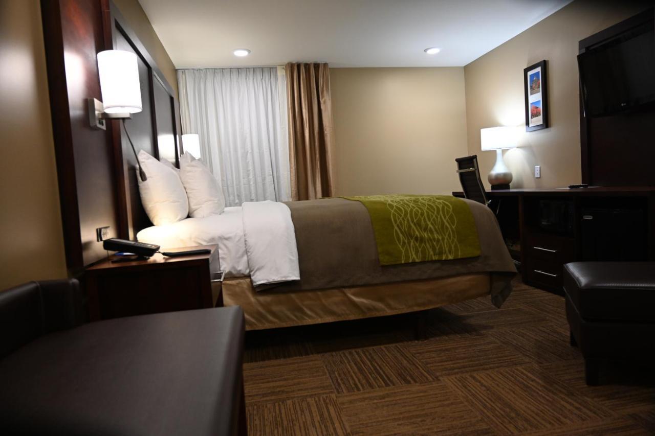 Giles Hotel Inn And Suites Pulaski エクステリア 写真