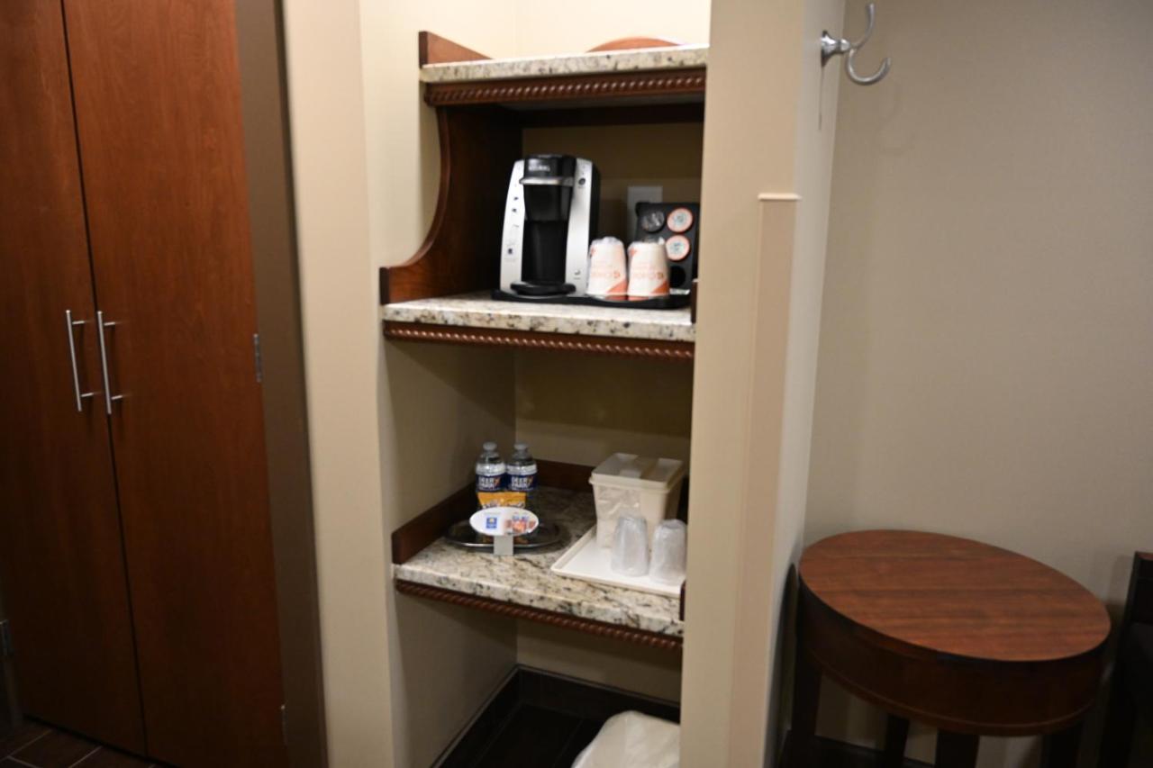 Giles Hotel Inn And Suites Pulaski エクステリア 写真