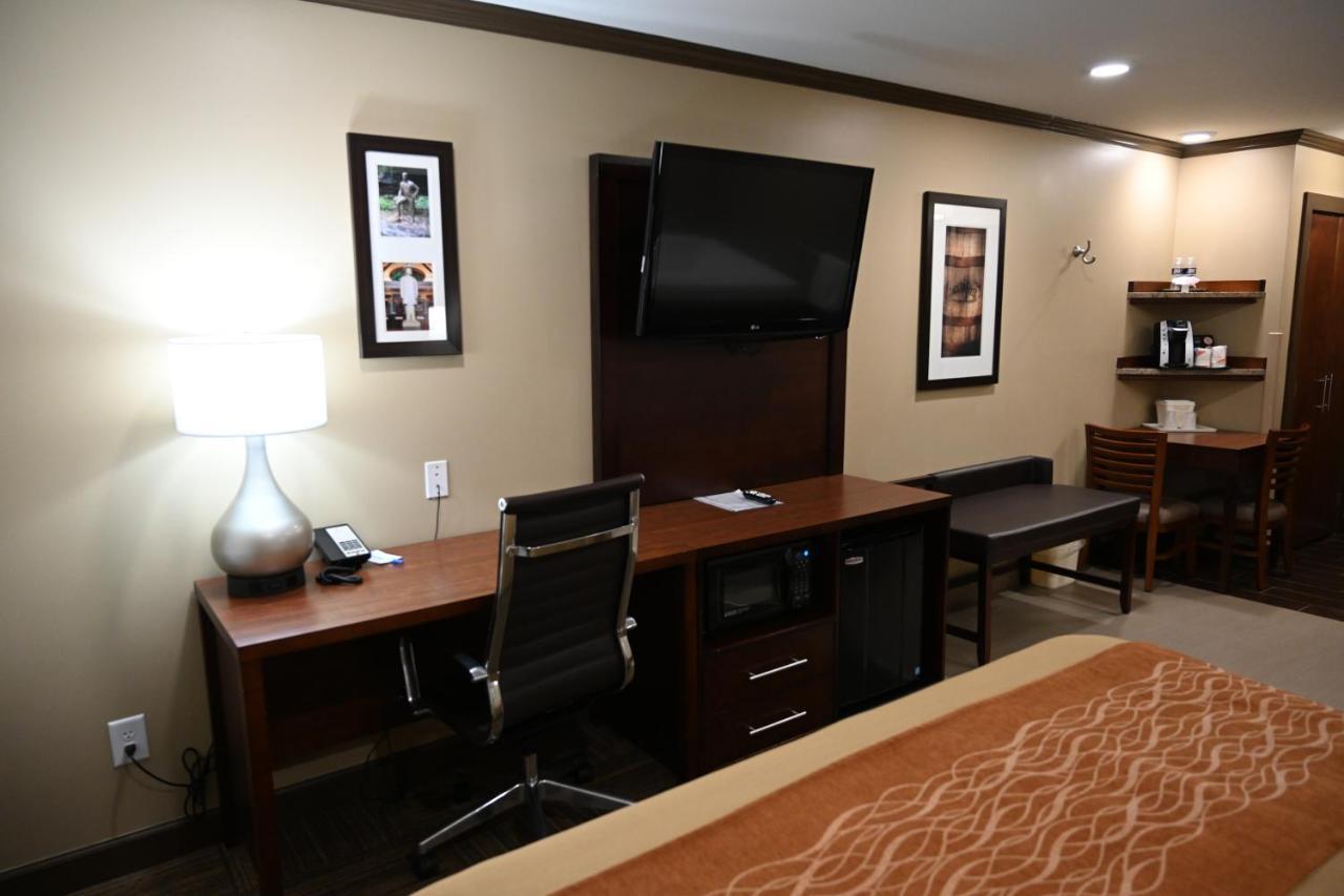 Giles Hotel Inn And Suites Pulaski エクステリア 写真