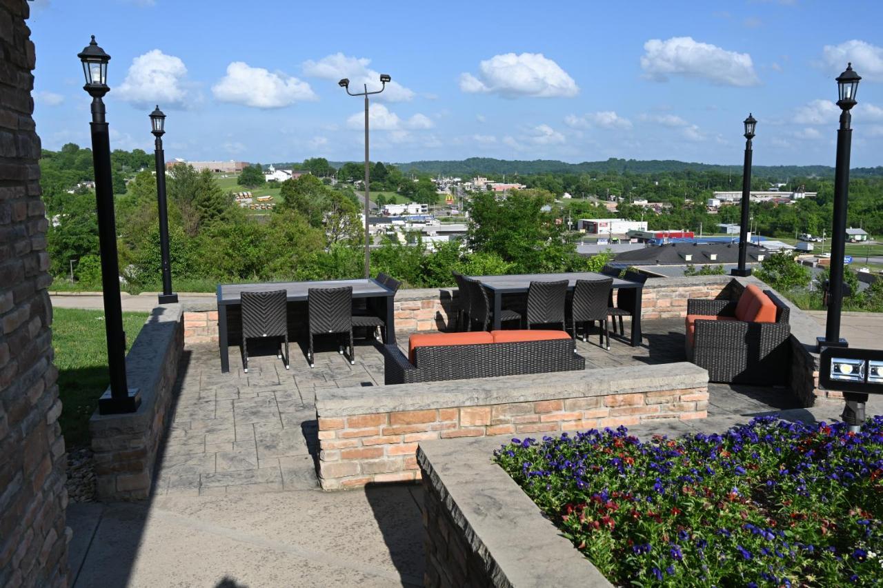 Giles Hotel Inn And Suites Pulaski エクステリア 写真