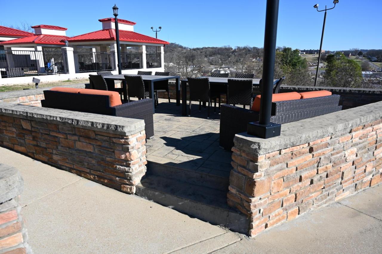 Giles Hotel Inn And Suites Pulaski エクステリア 写真
