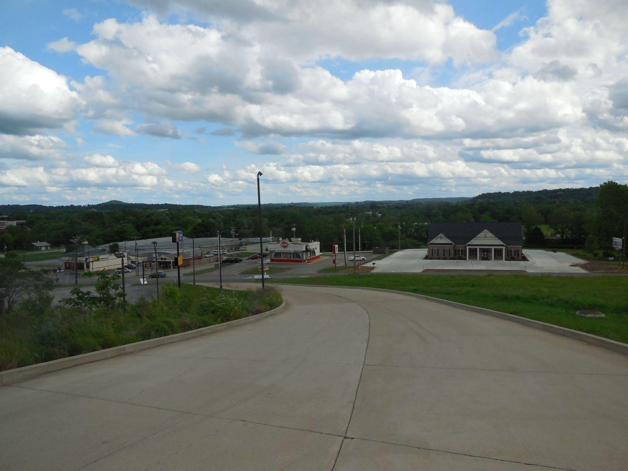 Giles Hotel Inn And Suites Pulaski エクステリア 写真