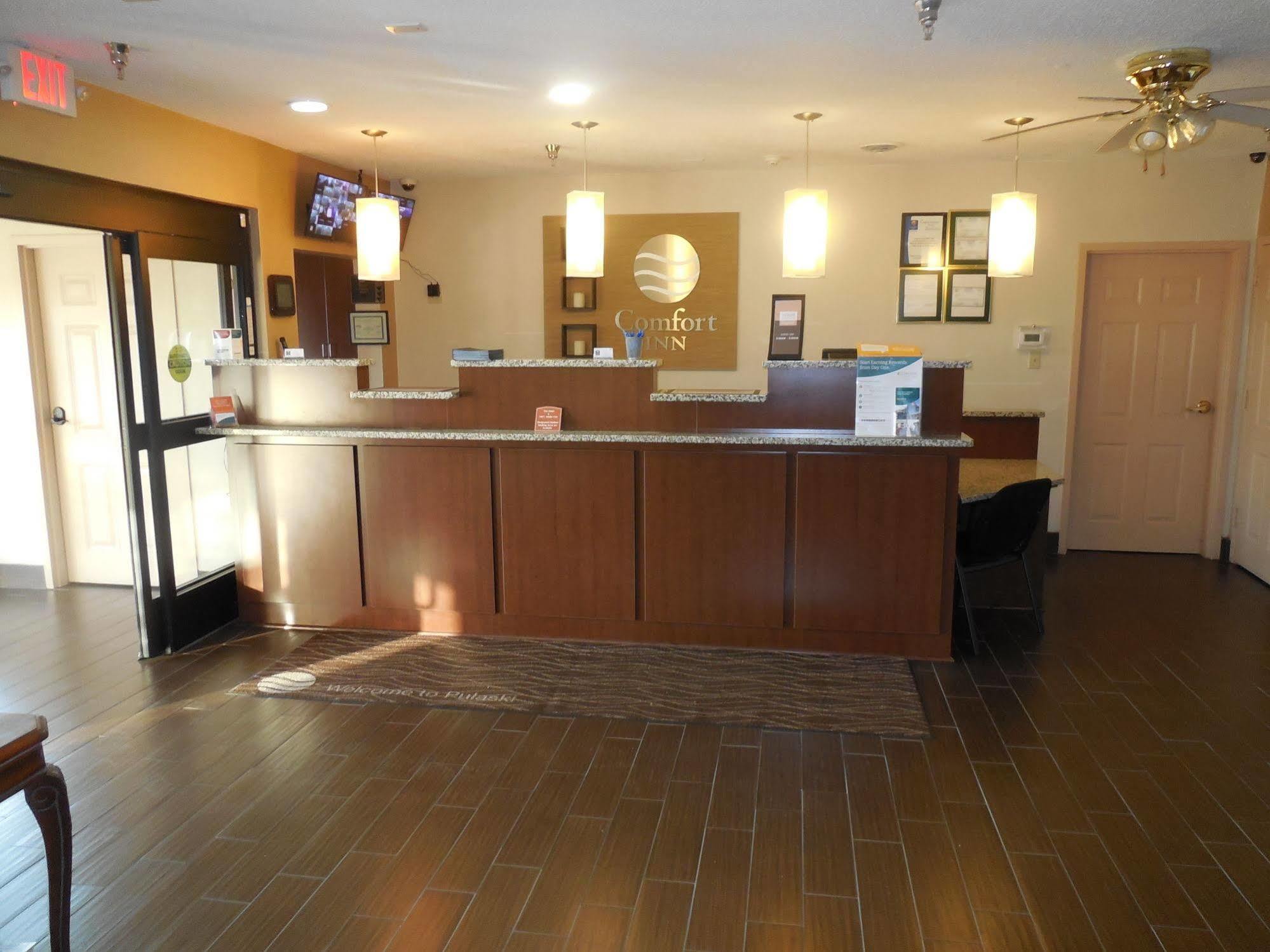 Giles Hotel Inn And Suites Pulaski エクステリア 写真