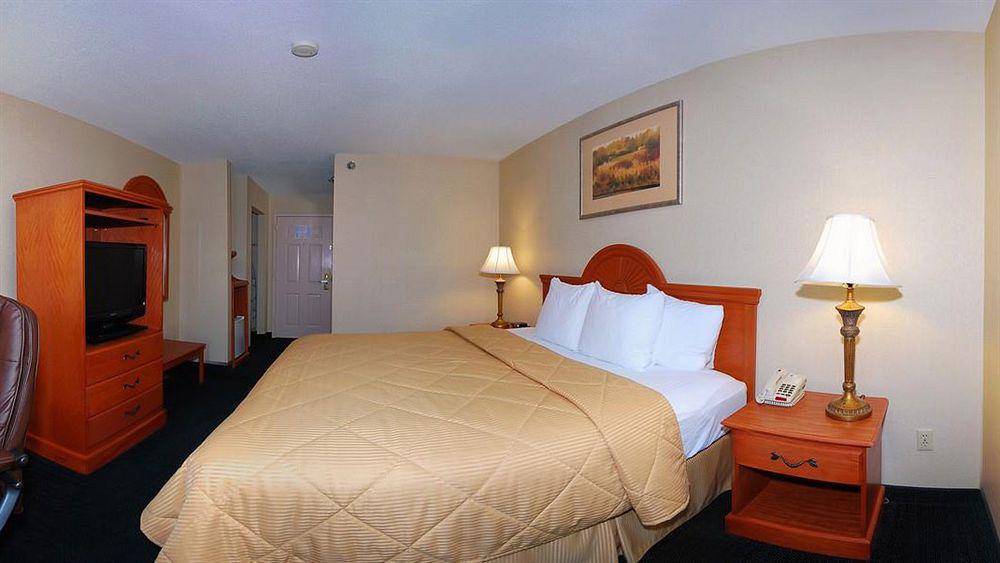 Giles Hotel Inn And Suites Pulaski エクステリア 写真